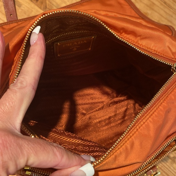 ๐ FABULOUS AUTHENTIC PRADA NYLON CROSSBODY BAGโผ๏ธ - Picture 11 of 17
